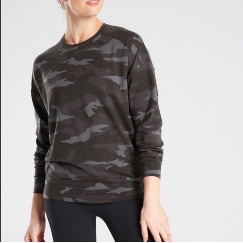 Athleta Studio to Street Camo Sweatshirt size XS Black Gray Long Sleeve Active
